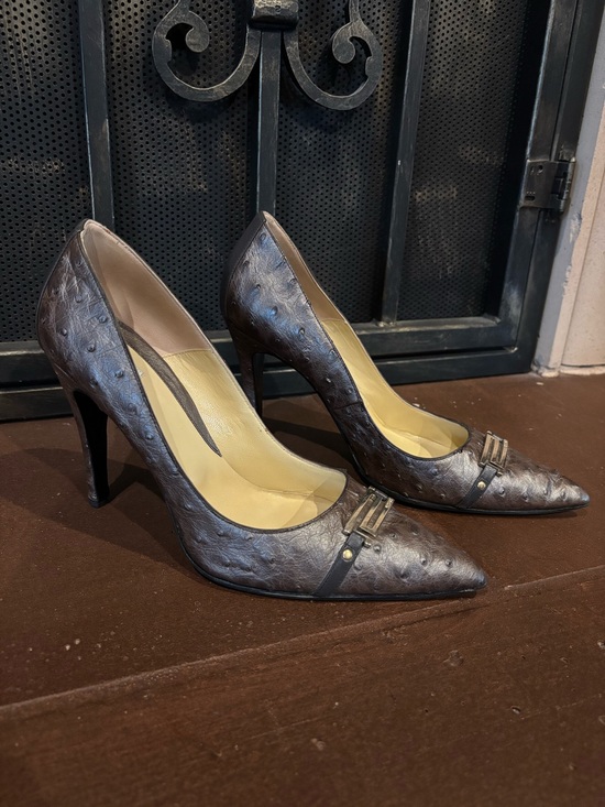 Versace Shoes - Versace Ostrich Pointed Toe Pumps